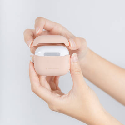 Apple Airpods 3. Nesil Kılıf Yumuşak Dokunuşlu Likit Silikon Tasarımlı Lisanslı Switcheasy Skin Kapak - 27