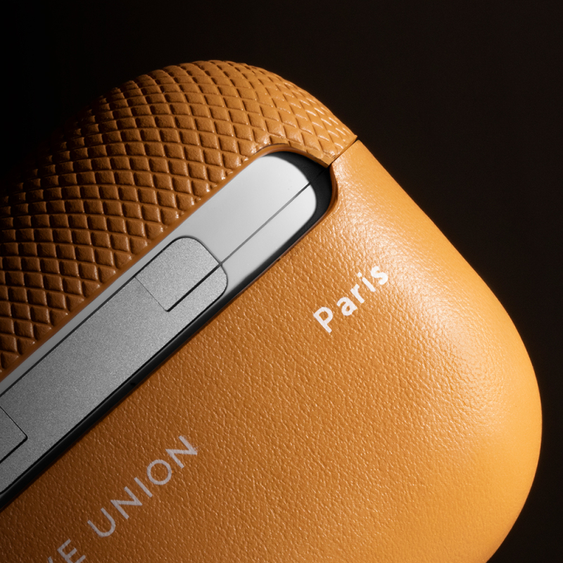 Apple AirPods Pro 2 Kılıf Qi M-Safe Şarj Özellikli Native Union RE Classic Serisi Suni Deri Kapak - 13