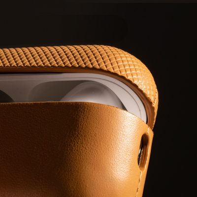 Apple AirPods Pro 2 Kılıf Qi M-Safe Şarj Özellikli Native Union RE Classic Serisi Suni Deri Kapak - 14