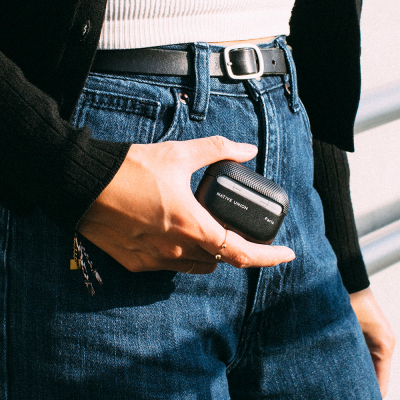 Apple AirPods Pro 2 Kılıf Qi M-Safe Şarj Özellikli Native Union RE Classic Serisi Suni Deri Kapak - 15