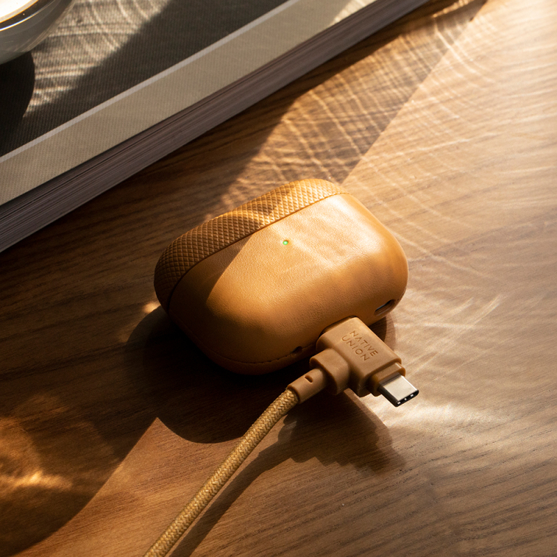 Apple AirPods Pro 2 Kılıf Qi M-Safe Şarj Özellikli Native Union RE Classic Serisi Suni Deri Kapak - 16