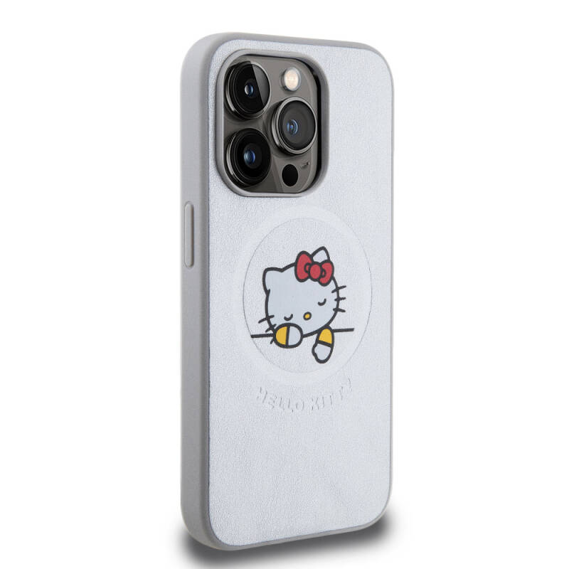 Apple iPhone 15 Pro Kılıf Hello Kitty Orjinal Lisanslı Magsafe Şarj Özellikli Baskı Logolu Uyuyan Kitty Deri Kapak - 12