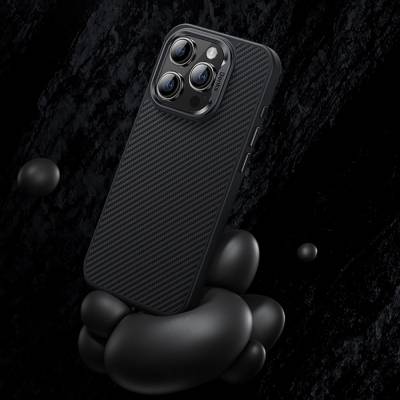 Apple iPhone 15 Pro Max Kılıf Karbon Fiber Magsafe Şarj Özellikli Benks Hybrid ArmorPro 600D Kevlar Kapak - Thumbnail