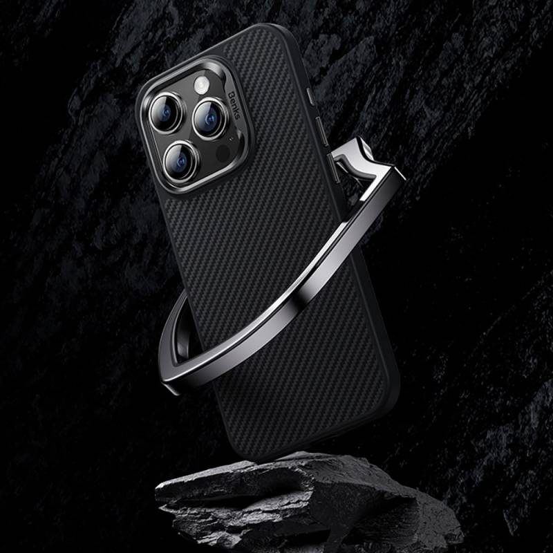 Apple iPhone 15 Pro Max Kılıf Karbon Fiber Magsafe Şarj Özellikli Benks Hybrid ArmorPro 600D Kevlar Kapak