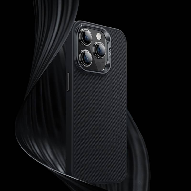 Apple iPhone 15 Pro Max Kılıf Karbon Fiber Magsafe Şarj Özellikli Benks Hybrid ArmorPro 600D Kevlar Kapak