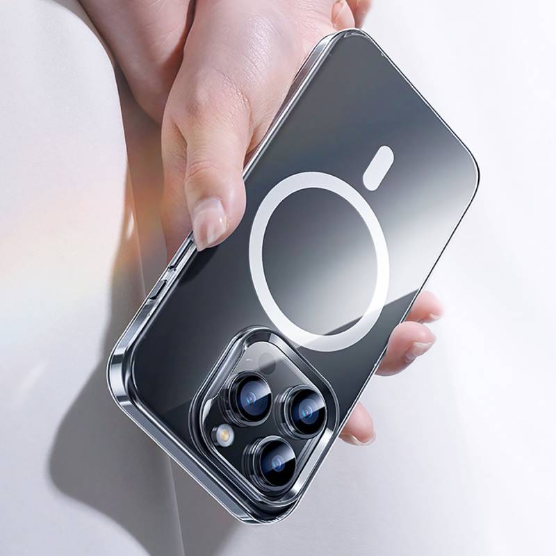 Apple iPhone 15 Pro Max Kılıf Magsafe Şarj Özellikli Benks ​​​​​​Crystal Serisi Şeffaf Kapak