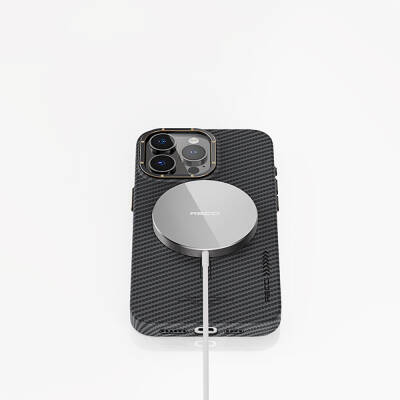 Apple iPhone 15 Pro Max Kılıf Recci Machinist Serisi Magsafe Şarj Özellikli Magnetik Karbon Kapak - 7