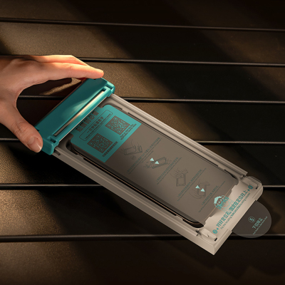 Apple iPhone 16 Pro Benks Glass Warrior 2.0 EZFita Safir Cam Ekran Koruyucu + Kolay Uygulama Aparatı - 7