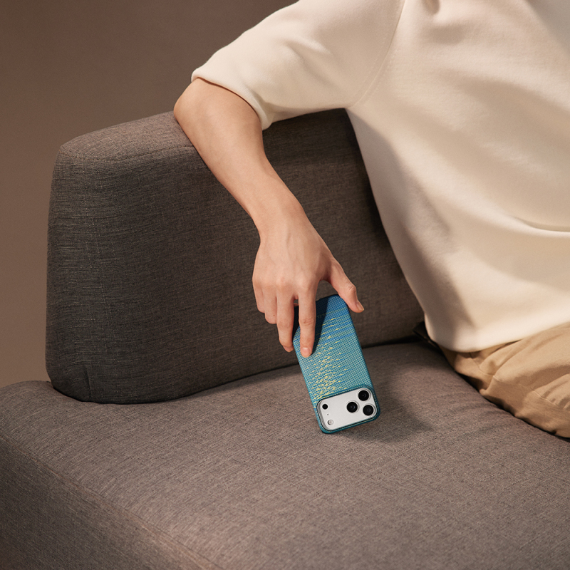 Apple iPhone 17 Pro Kılıf M-safe Şarj Özellikli Aramid Fiber Pitaka Glints of Gold Ultra Slim Serisi Kapak - 28