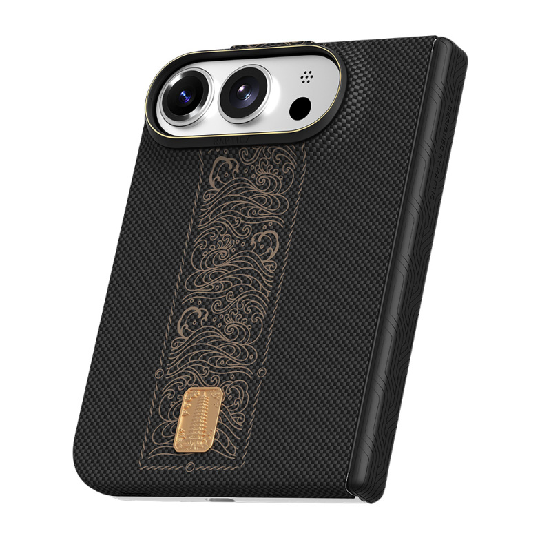 Apple iPhone Duo (Fold) Kılıf M-safe Şarj Özellikli Raptic Aramid SkinPro Rise Serisi 24 Ayar Altın Kaplamalı Karbon Kapak - 4