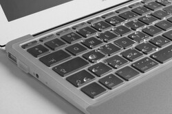 Apple Macbook 13' Pro Touch Bar A1706 Zore Klavye Koruyucu Şeffaf Silikon Ped - 4