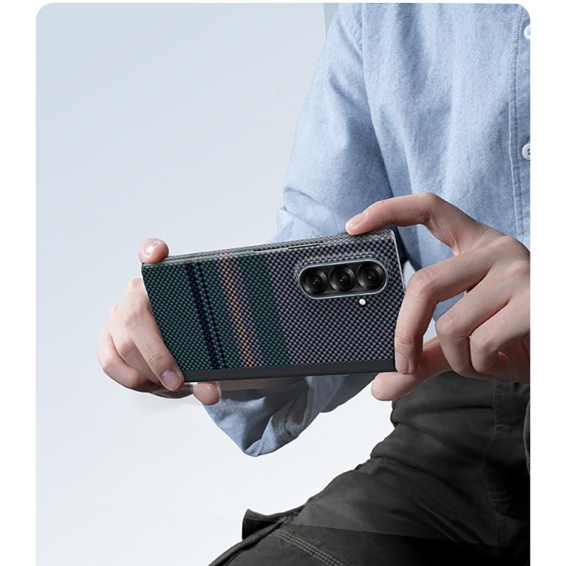 Galaxy Z Fold 7 Kılıf M-safe Şarj Özellikli Karbon Fiber Tasarımlı Benks Aurora ArmorAir Kevlar Kapak - 10