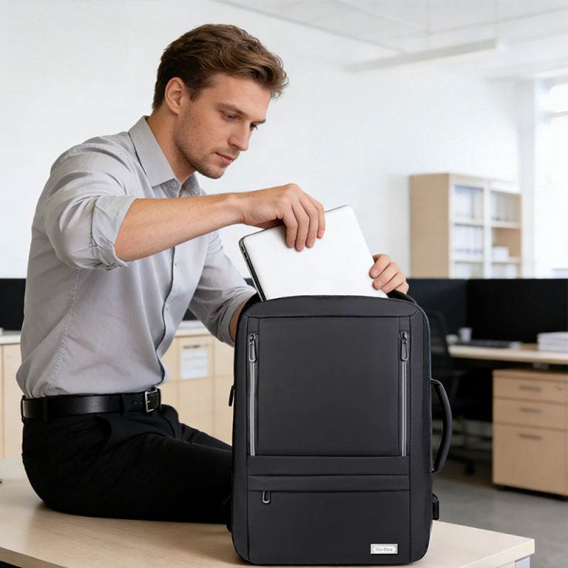 Go Des GD-6003 Breathable Fabric Shock Absorbing Laptop and Notebook Backpack with Shoulder Straps - 3