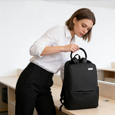 Go Des GD-6005 Breathable Fabric Shock Absorbing Laptop and Notebook Backpack with Shoulder Straps - 5