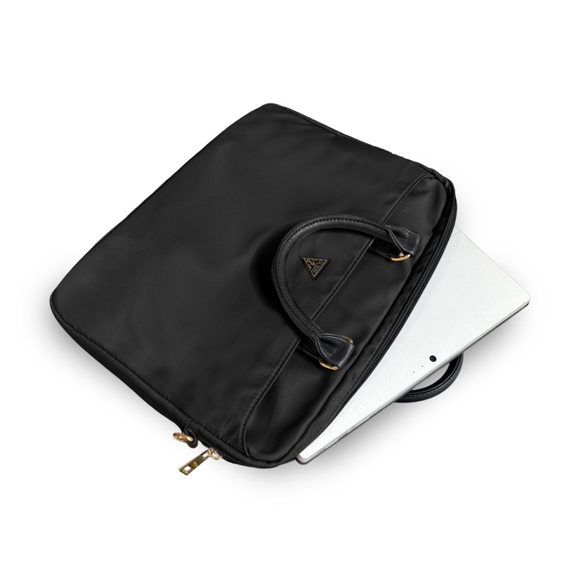 Guess Orjinal Lisanslı Naylon Kumaş Metal Üçgen Logolu Omuz Askılı 15-16 inç Laptop Çantası - 4
