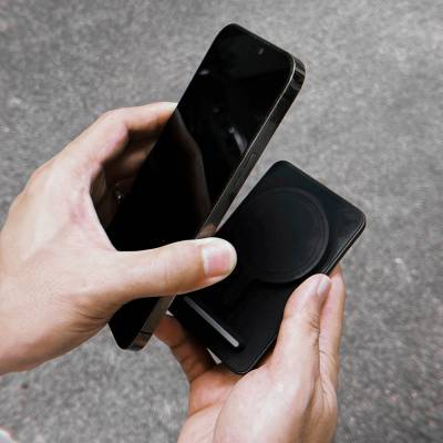SkinArma Kira Kobai Holografik Tasarımlı Standlı Wireless ve PD Hızlı Şarj Özellikli Powerbank 15W 5000mAh - 5
