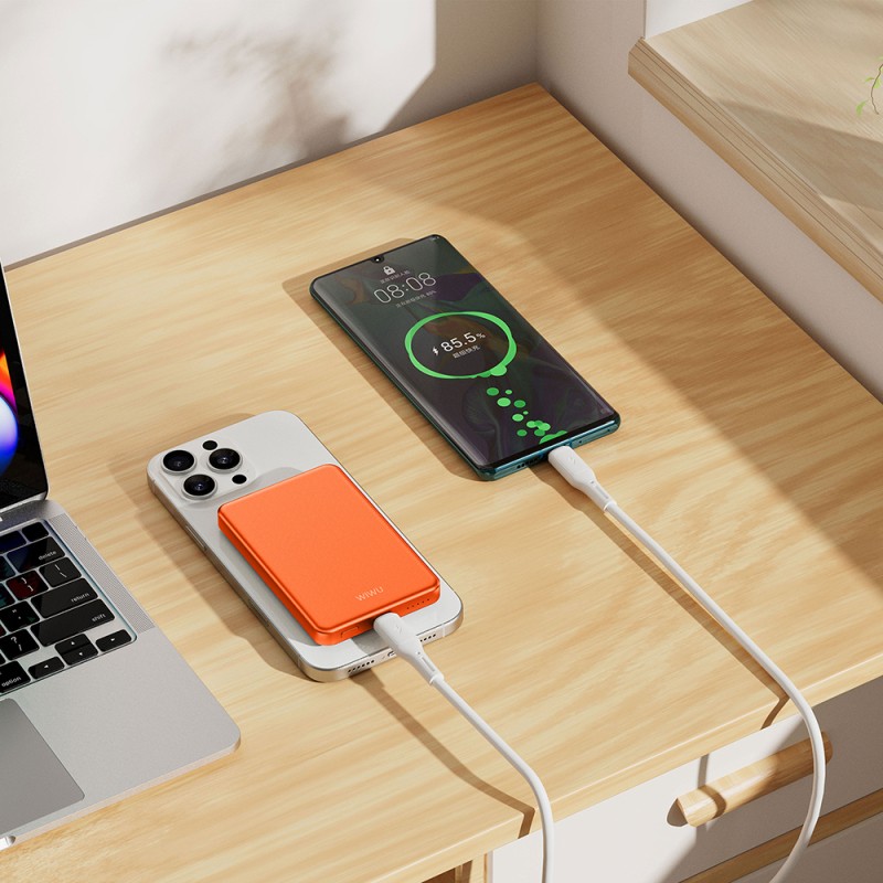 Wiwu P15 LED Işık Göstergeli Ultra İnce PD 20W Kablosuz Powerbank 5000mAh 15W - 15